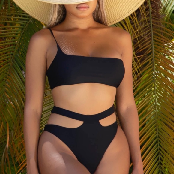 Other - NWOT matte collection bikini in black